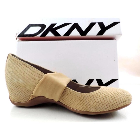 Women's Shoes DKNY Active Paula Mary Jane Wedge Walking Comfort Sand Size 9.5 - Picture 5 of 9